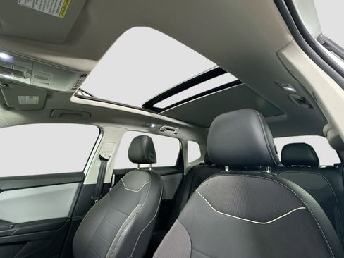 Used 2023 Volkswagen Taos SE w/ Panoramic Sunroof Package image 21