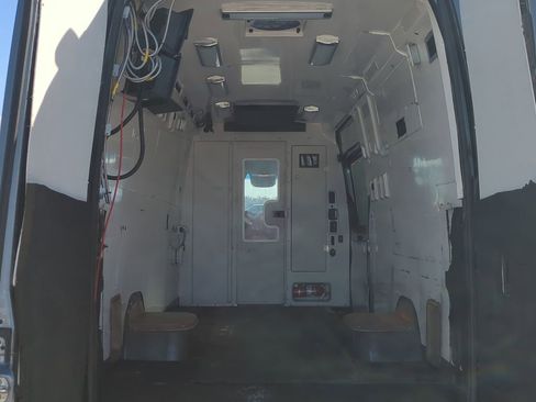 Used 2022 Mercedes-Benz Sprinter 4500 w/ Parking Package image 13