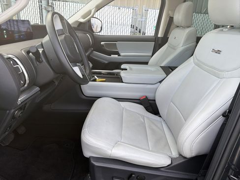 Certified 2025 Ford Expedition Platinum w/ Driver's Package AWD/4WD image 27