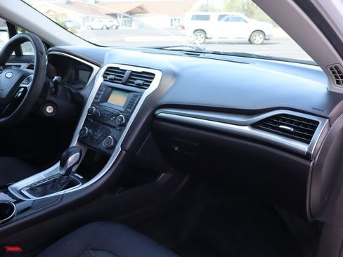 Used 2016 Ford Fusion SE image 17