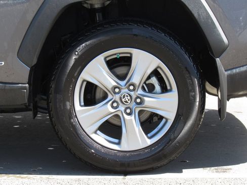 Certified 2024 Toyota RAV4 LE AWD/4WD image 30