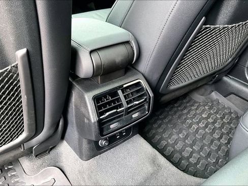 Used 2024 Audi Q3 2.0T Premium Plus w/ Premium Plus Package image 25