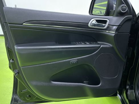 Used 2021 Jeep Grand Cherokee Limited image 17