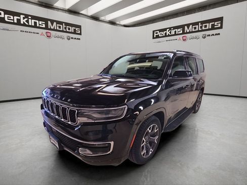 Used 2023 Jeep Wagoneer Series III w/ Preferred Equipment Group AWD/4WD image 1