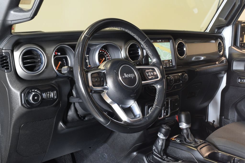 Used 2020 Jeep Wrangler Unlimited Sahara w/ Uconnect 4C Nav & Sound Group AWD/4WD image 6