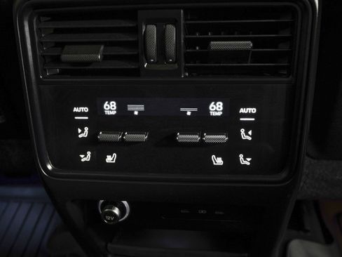 Used 2024 Porsche Cayenne image 11