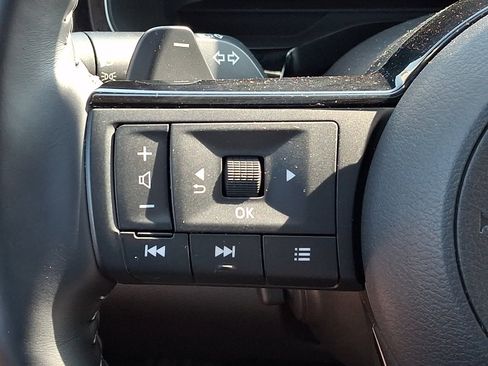 Used 2025 Nissan Pathfinder Platinum AWD/4WD image 22