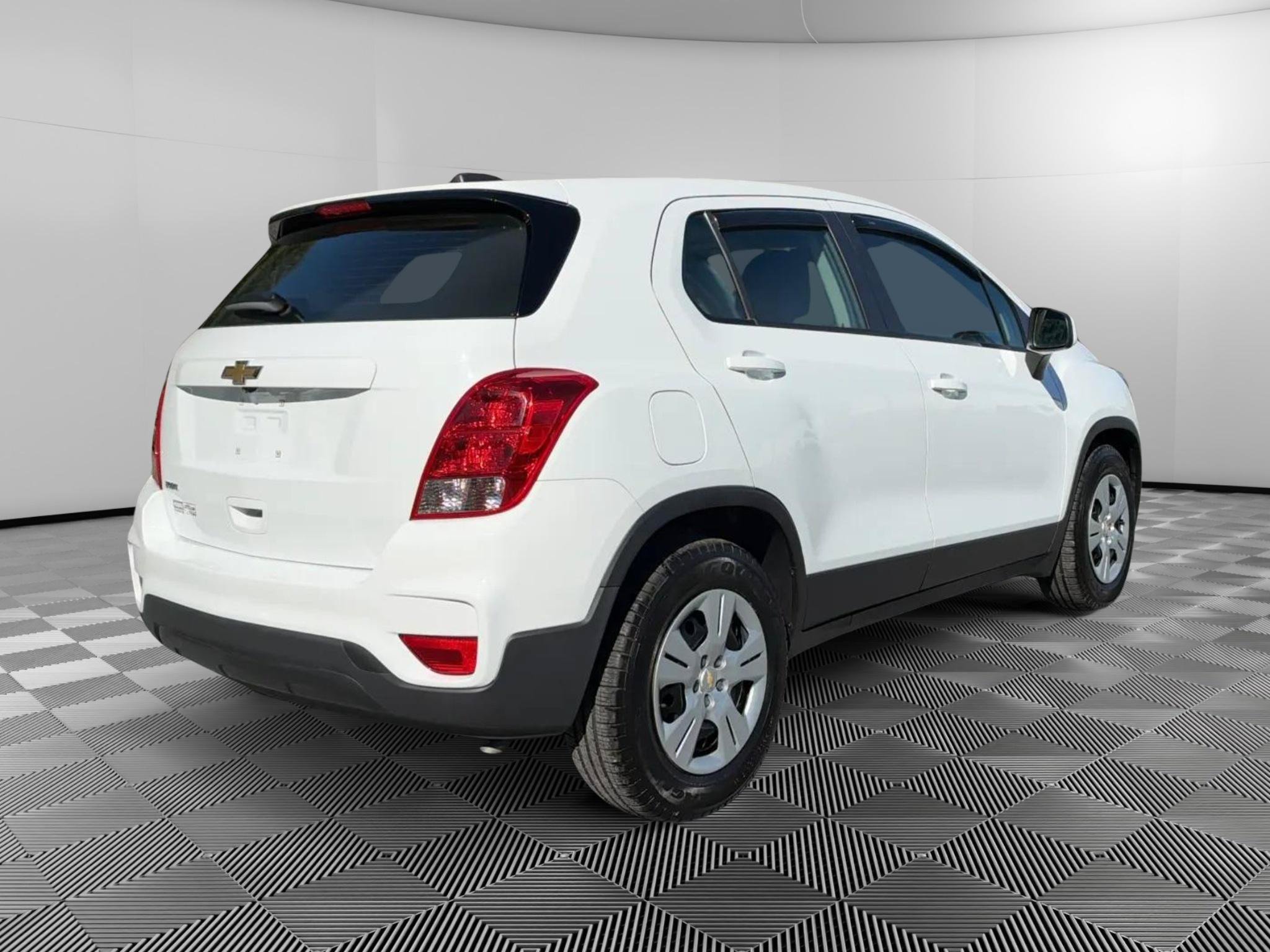 Used 2017 Chevrolet Trax LS FWD image 4