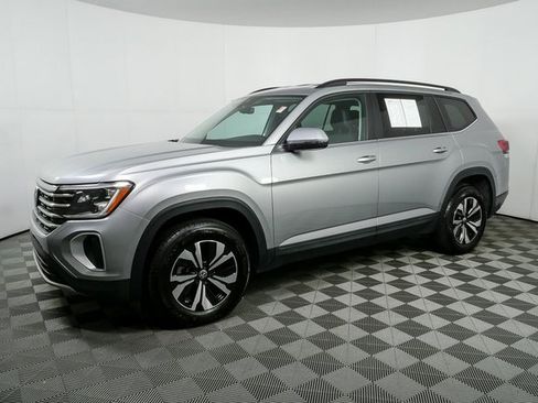 Certified 2025 Volkswagen Atlas SE image 8