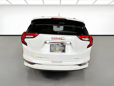 Used 2024 GMC Terrain Denali w/ Denali Premium Package AWD/4WD image 6