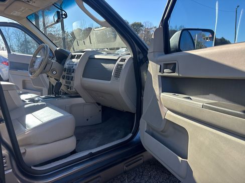 Used 2010 Ford Escape XLT image 22