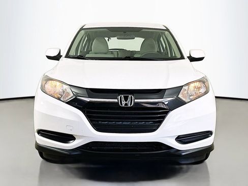 Used 2018 Honda HR-V LX image 2
