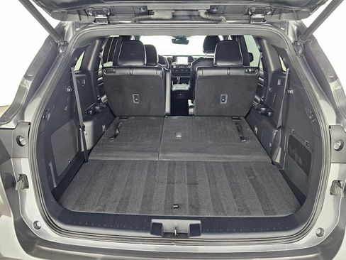 Used 2021 Toyota Highlander XSE FWD image 16