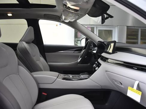 New 2027 INFINITI QX60 Luxe w/ Cargo Package FWD image 31