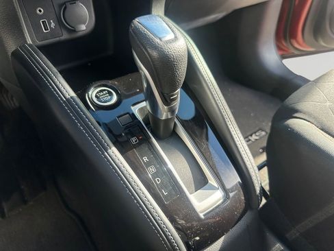 Used 2020 Nissan Kicks SR image 18