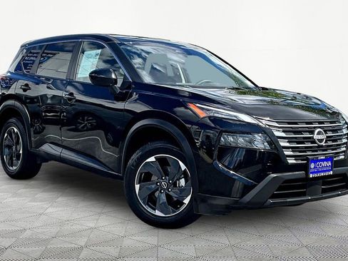 Used 2024 Nissan Rogue SV image 1