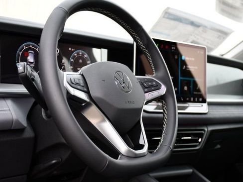 New 2026 Volkswagen Tiguan SE image 11