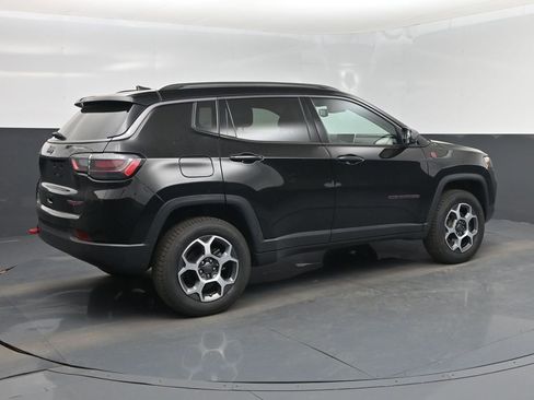 Used 2022 Jeep Compass Trailhawk w/ Trailhawk Elite Group AWD/4WD image 3