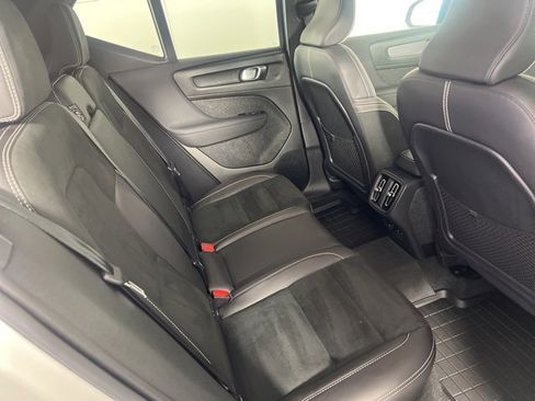 Used 2022 Volvo XC40 T5 R-Design w/ Advanced Package image 15