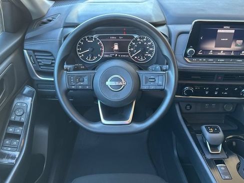 Used 2024 Nissan Rogue S FWD image 18