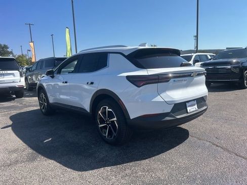 New 2026 Chevrolet Equinox EV LT image 5