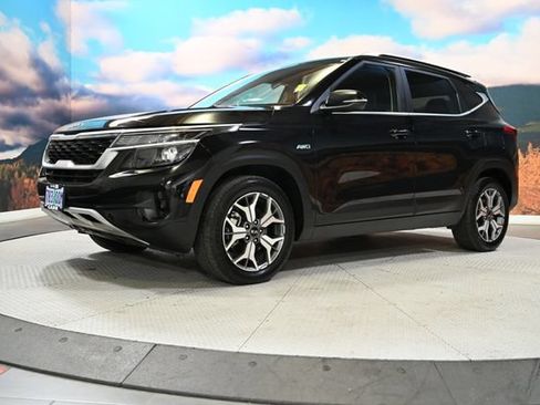 Used 2021 Kia Seltos EX AWD/4WD image 3