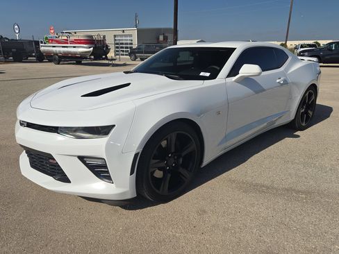 Used 2018 Chevrolet Camaro SS RWD image 7
