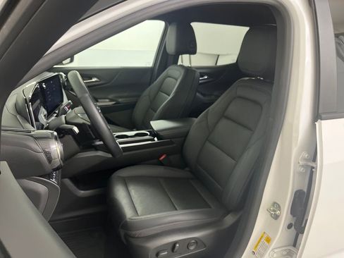 Used 2025 Chevrolet Equinox LT w/ Convenience Package II image 19