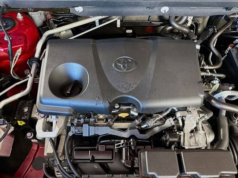 Used 2020 Toyota RAV4 LE image 38