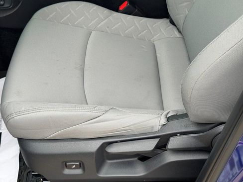 Certified 2025 Toyota Tacoma SR5 AWD/4WD image 16