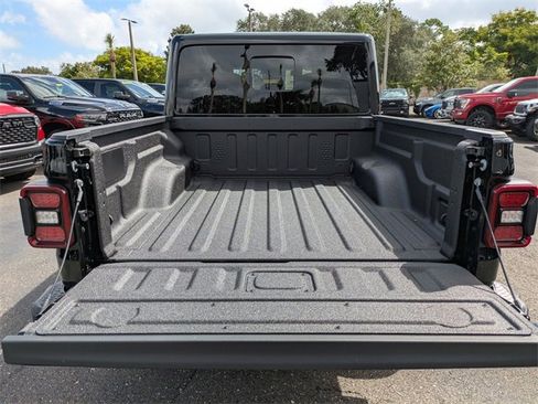New 2025 Jeep Gladiator Sport image 12