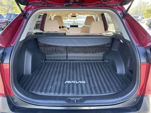 Used 2023 Toyota RAV4 LE AWD/4WD image 31