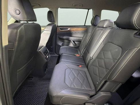 Used 2024 Volkswagen Atlas SE FWD image 26