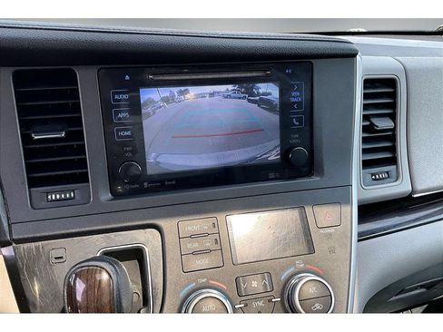 Used 2017 Toyota Sienna XLE w/ XLE Navigation Package AWD/4WD image 14