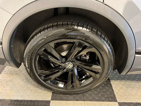 Certified 2023 Volkswagen Tiguan SE R-Line FWD image 10
