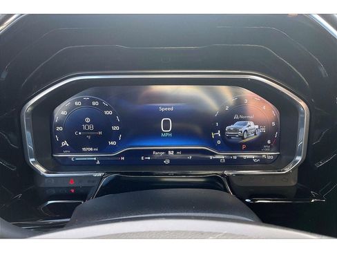 Used 2024 Chevrolet Silverado 1500 High Country w/ Technology Package image 22