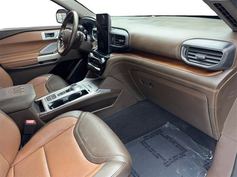 Used 2021 Ford Explorer King Ranch w/ Premium Technology Package image 55