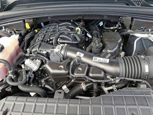 Used 2024 Jeep Grand Cherokee Laredo image 27