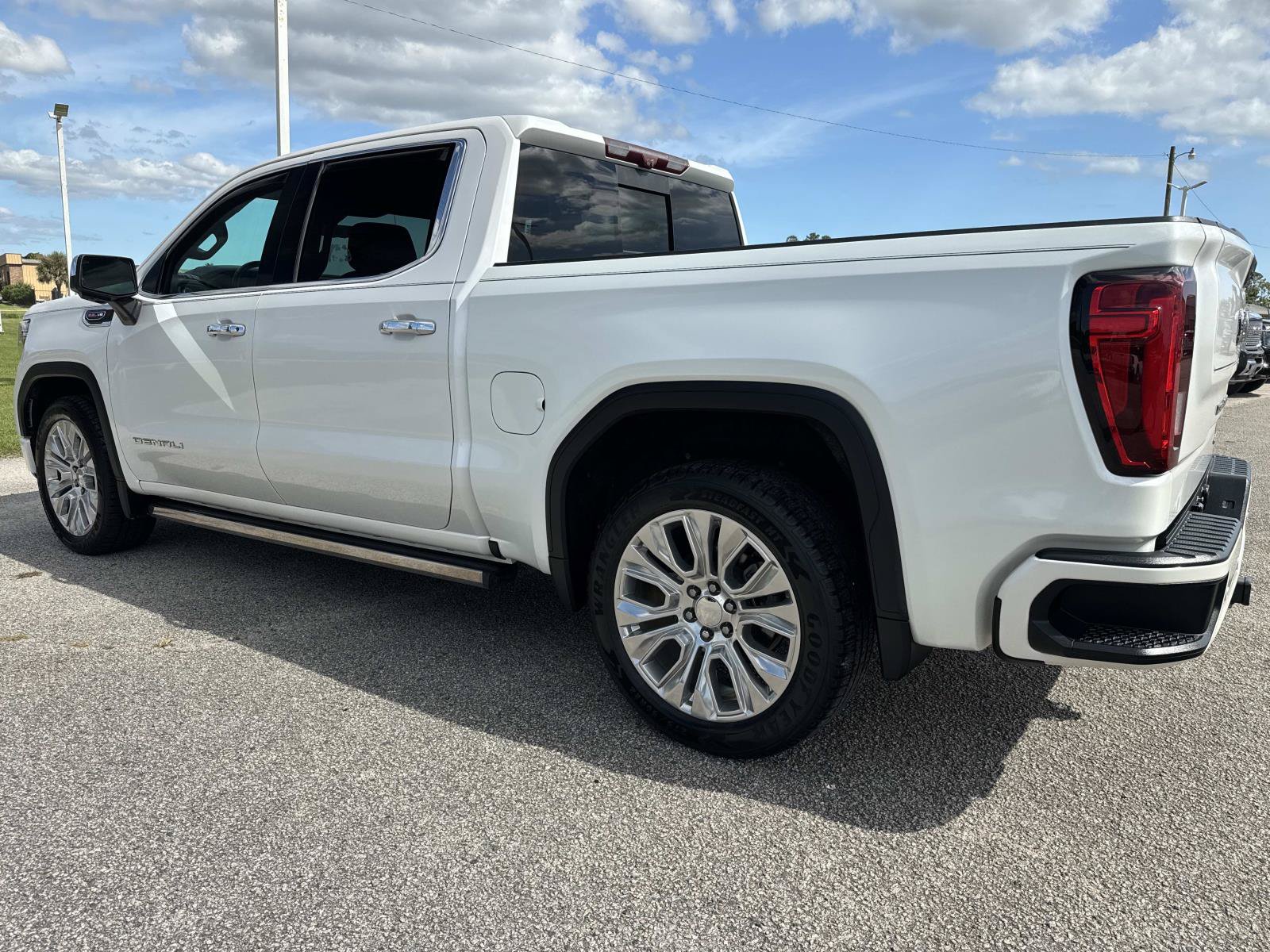 Used 2020 GMC Sierra 1500 Denali w/ Denali Ultimate Package AWD/4WD image 6