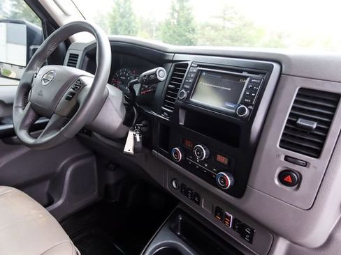Used 2016 Nissan NV 3500 SL image 34