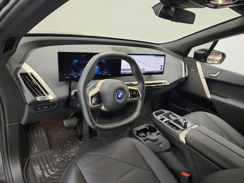 Used 2025 BMW iX xDrive50 AWD/4WD image 9