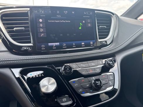 New 2027 Chrysler Pacifica Select AWD/4WD image 15