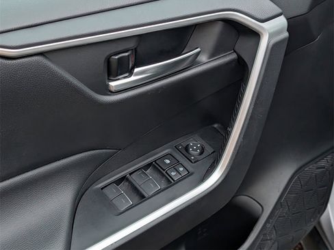 Used 2022 Toyota RAV4 XLE w/ Convenience Package image 16