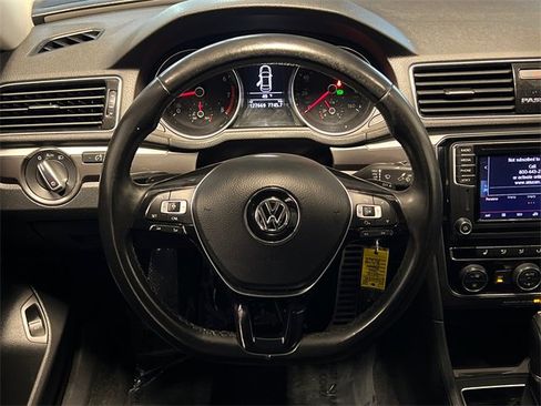 Used 2018 Volkswagen Passat 2.0T R-Line image 19