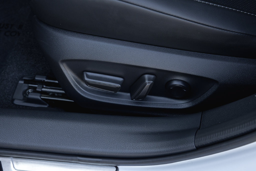 Certified 2024 Toyota Prius XLE FWD image 12