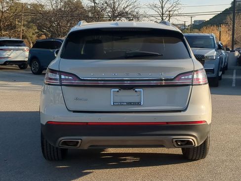 Used 2022 Lincoln Nautilus FWD w/ Premium Package image 4