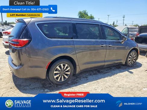 Used 2021 Chrysler Pacifica Touring-L FWD image 4