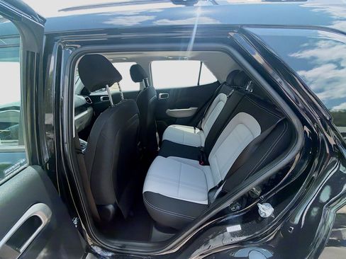 Used 2024 Hyundai Venue SEL FWD image 20
