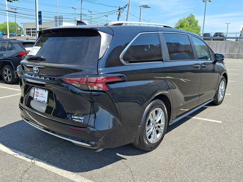 Certified 2023 Toyota Sienna Limited AWD/4WD image 6