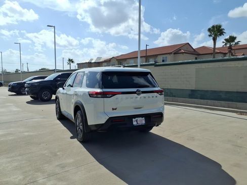 Used 2023 Nissan Pathfinder S FWD image 4